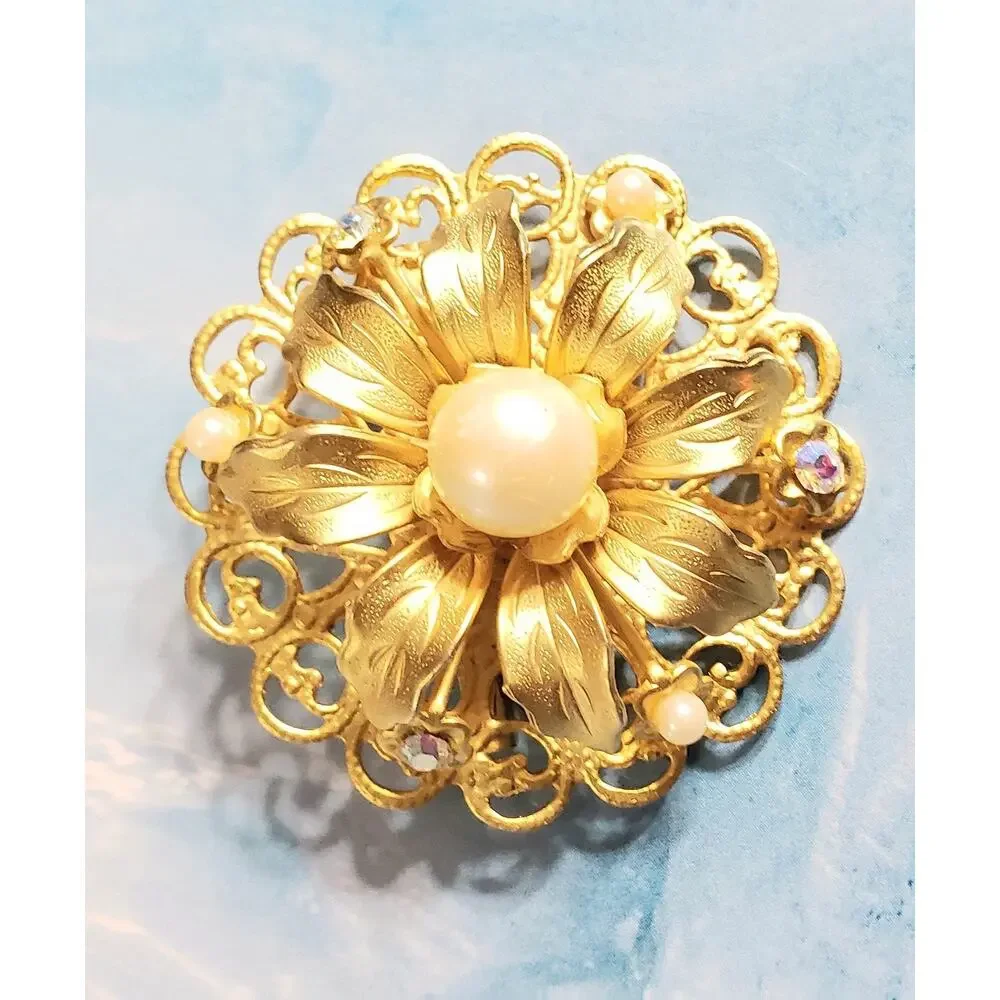 Vintage Flower Brooch Pin 1.75